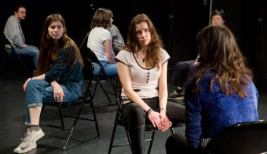 Des élèves en cours de théâtre en conservatoires