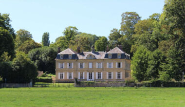 Grâce à des archives inédites, l'histoire de ce château normand se dévoile