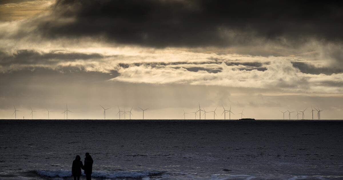 France plans to award 10 offshore and floating wind projects