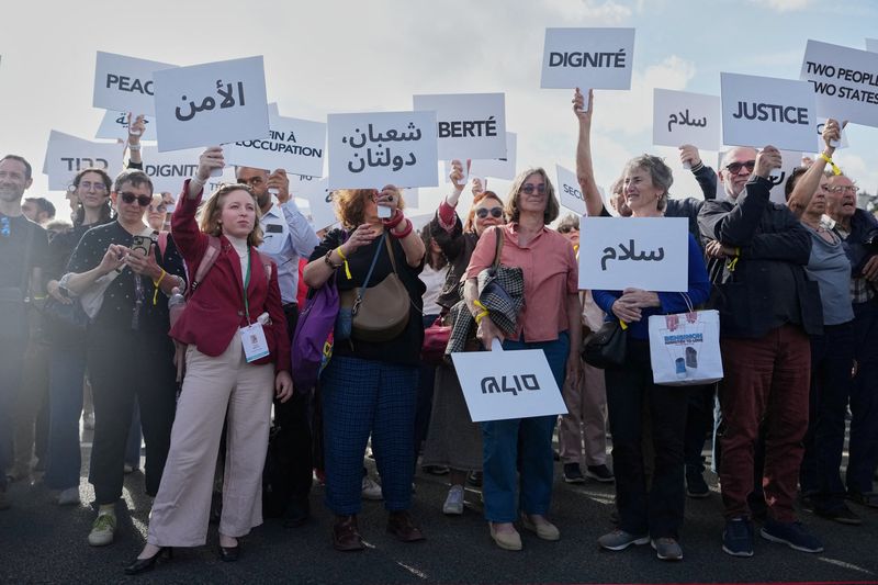 Israeli, Palestinian civil society groups meet in France as two-state hopes dim