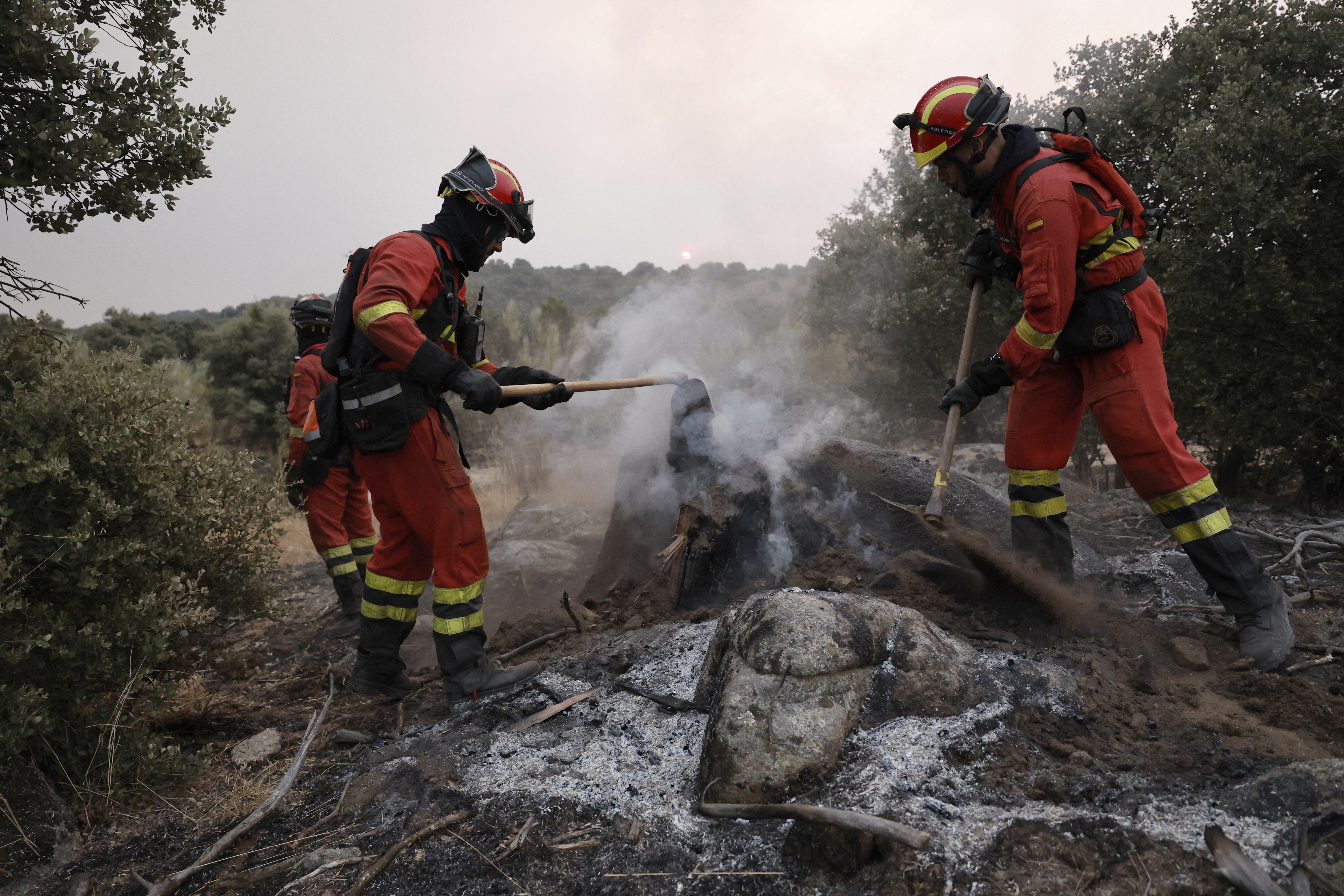 Firefighters battle a wildfire in Spain's Zarzalejo area