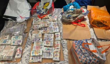 Police find £4m in cash and 1kg of cocaine at south London property after stopping suspicious vehicle - MKFM 106.3FM