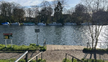 Swimmers told to avoid London's only Thames bathing spot due to 'toxic algae' - MKFM 106.3FM