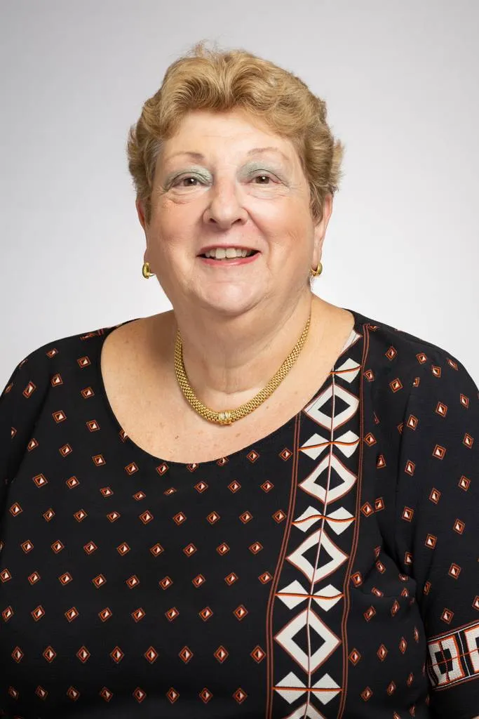 Elissa Bayer
