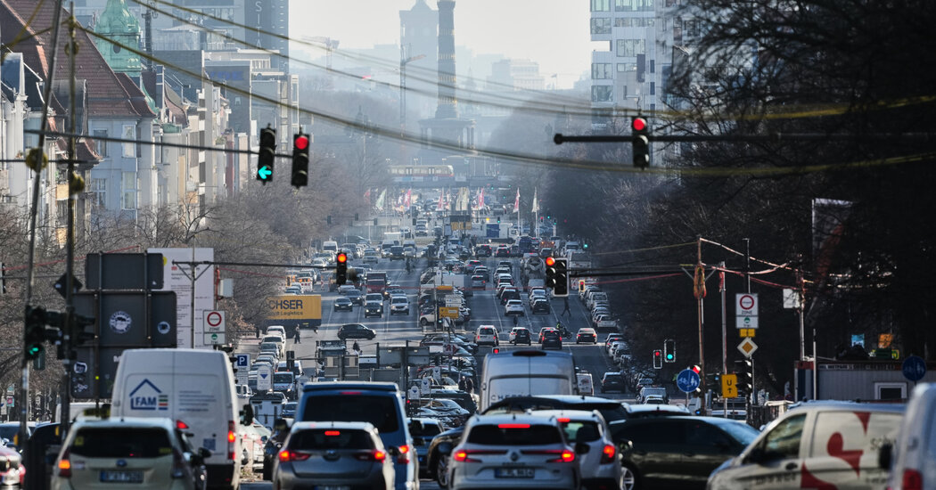 In Berlin, Cars Are a Culture War Flashpoint