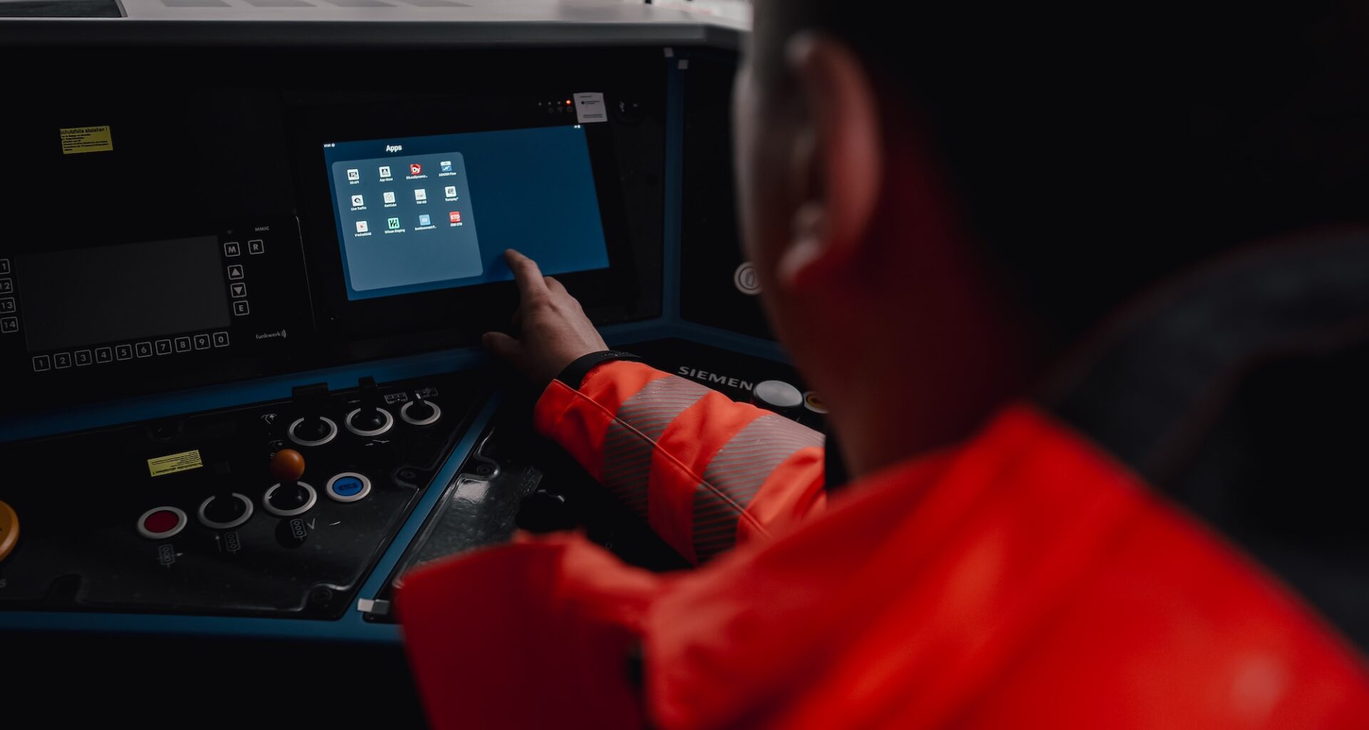 Vectron X: Siemens’ digital locomotive with apps, Smartscreen, and CarPlay-like operation
