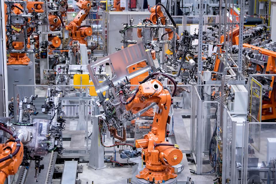 FILE PHOTO - Robots work on the side walls of truck driver's cabs at MAN Truck & Bus in a factory hall. (is associated with: «Germany industrial employment falls to decade low, study finds») Sven Hoppe/dpa
