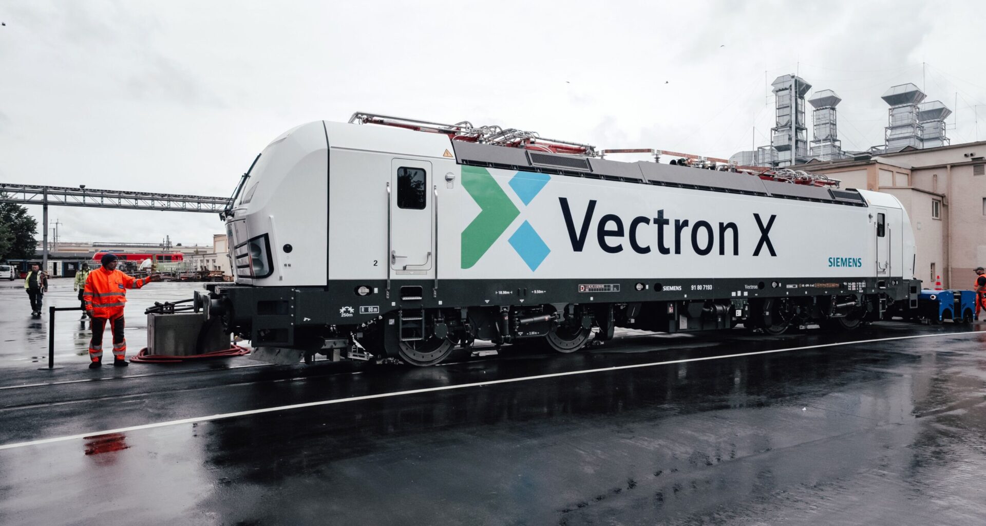 Siemens Officially Unveils Vectron X Locomotive
