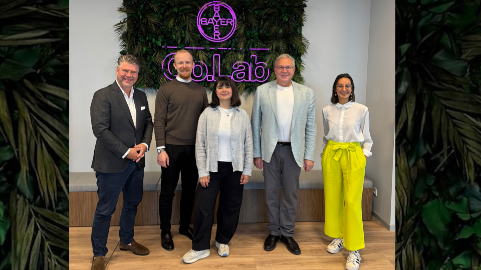 Team Phinomcs new at Bayer Co.Lab: Guido Mathews, Phinomics; Simon Cladders, Bayer; Massa Shoura, Phinomics (CEO); Stephen Levene, Phinomics; Ruth Shah, Bayer