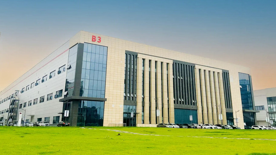 DHL turns to LONGi tech as solar partnership takes shape