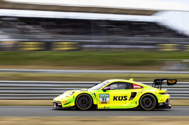 DTM Oschersleben: Porsche dominates practice, leader Thiim far back