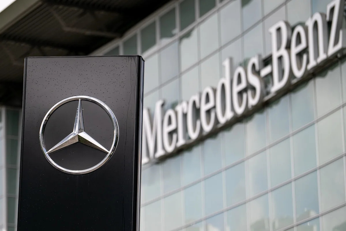 Mercedes makes more profit, but its passenger car division struggles