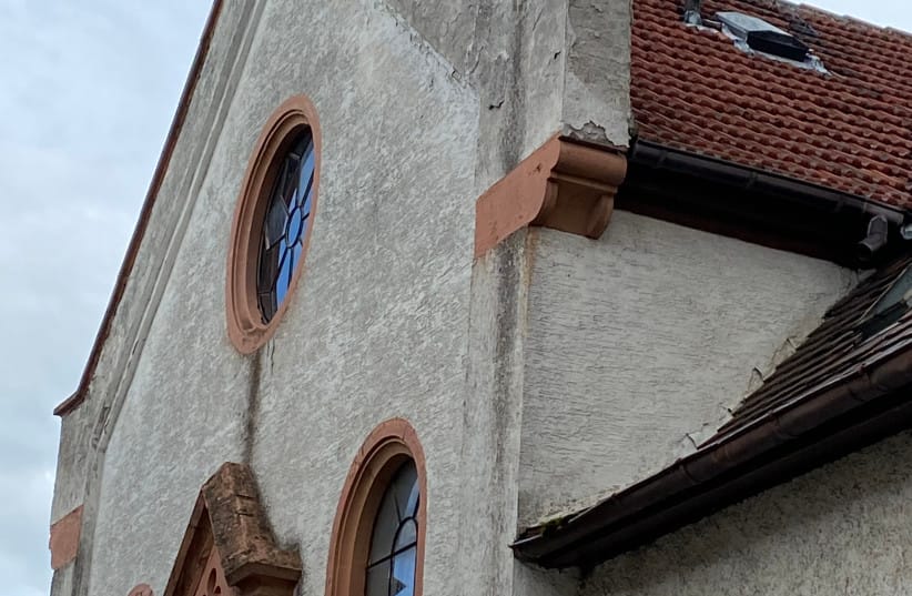 Eich Synagogue, 2023. Note the shul was not destroyed on Kristallnacht and is still standing today, with the original stone Ten Commandments from 1889 on the roof.
