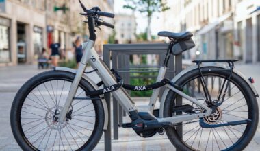 Moustache Lundi 27 ES: Comfort-focused city e-bike with Bosch mid-drive motor