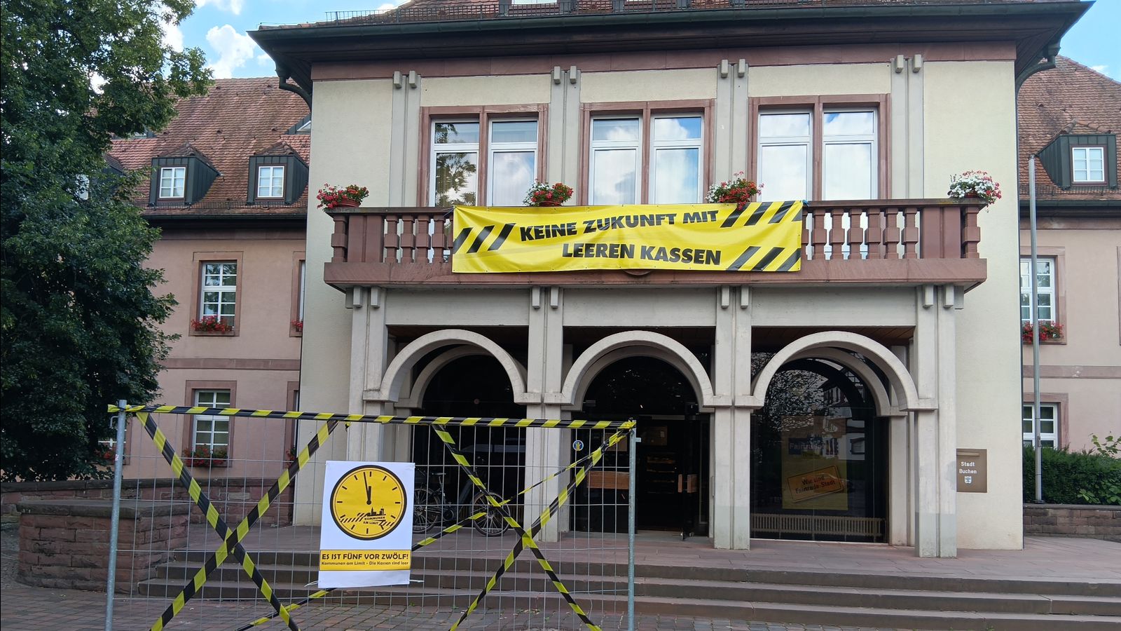 Debt-ridden local authorities in Germany plan further social cuts