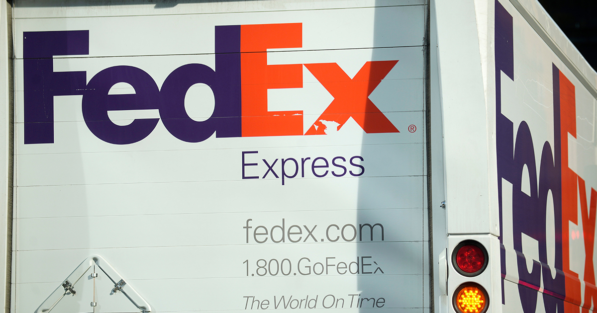 UPS, FedEx start to pass on tariff refunds to customers
