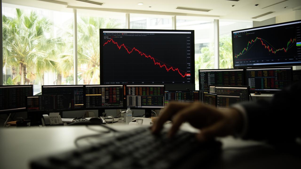 Malaysian Stocks Turn Defensive as Middle East Tensions Sap Risk Appetite — BigGo Finance