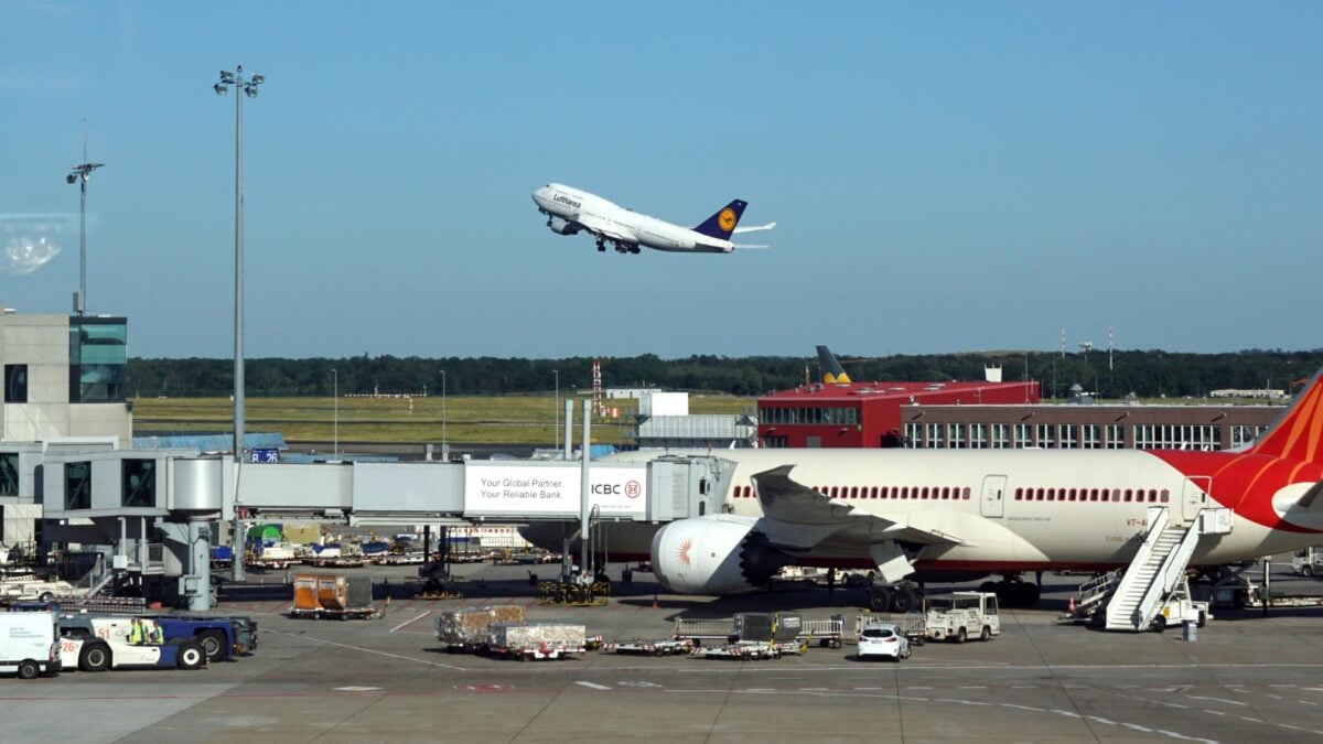 Malaria Outbreak Kills 2 Airport Workers in Germany After Mosquito Sneaks Aboard Plane