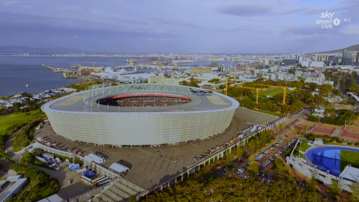 All Blacks v Springboks: Low-flying aircraft shock rugby fans