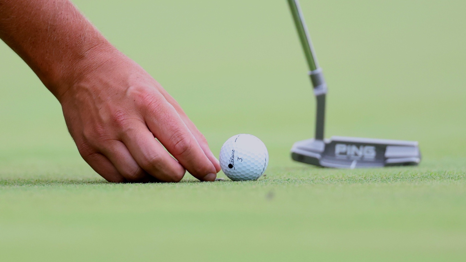 Five putting tips from a major-winning golf coach