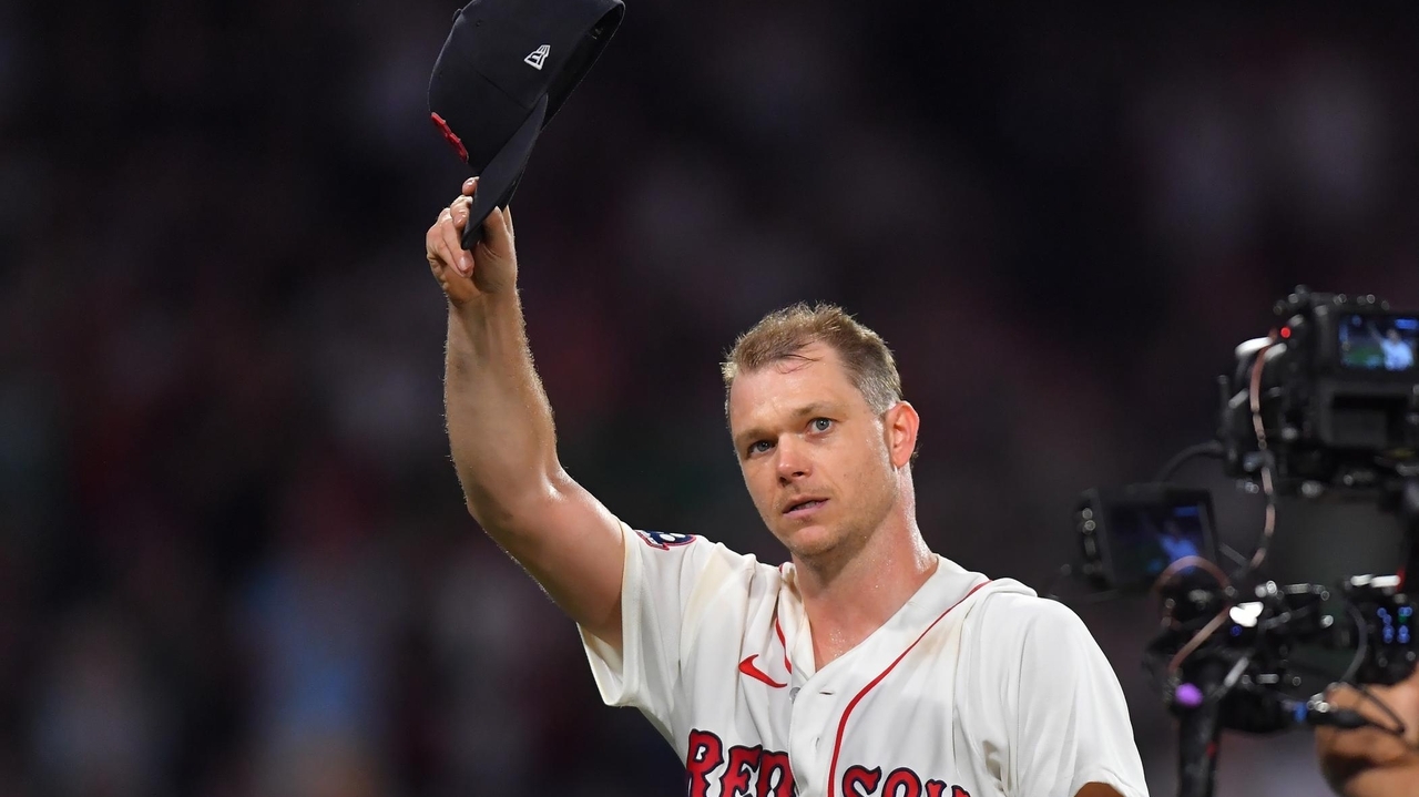 NBC bumped Yankees-Red Sox to stay with golf as Scottie Scheffler forces playoff