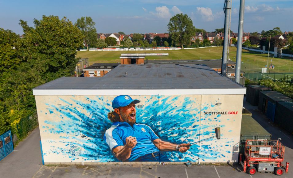Stunning Tommy Fleetwood mural unveiled at S&B in Southport as part of 'ultimate golf fan zone'