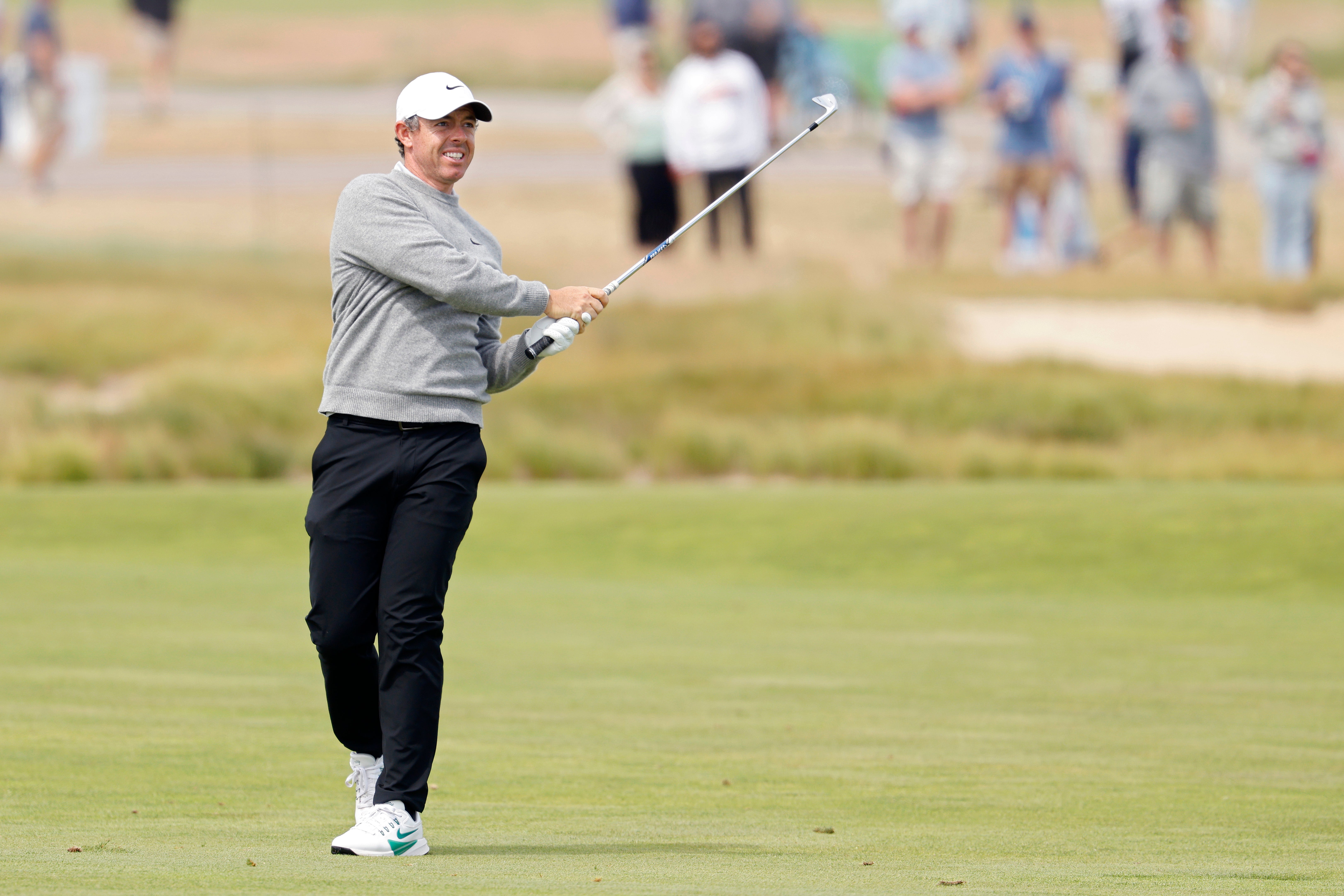 McIlroy battles the conditions but is right in contention