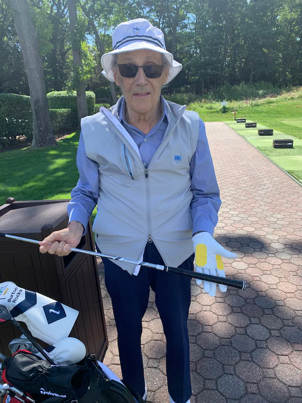 This 92-year-old retired chemist wants to fix your slice … with a golf glove | Golf News and Tour Information