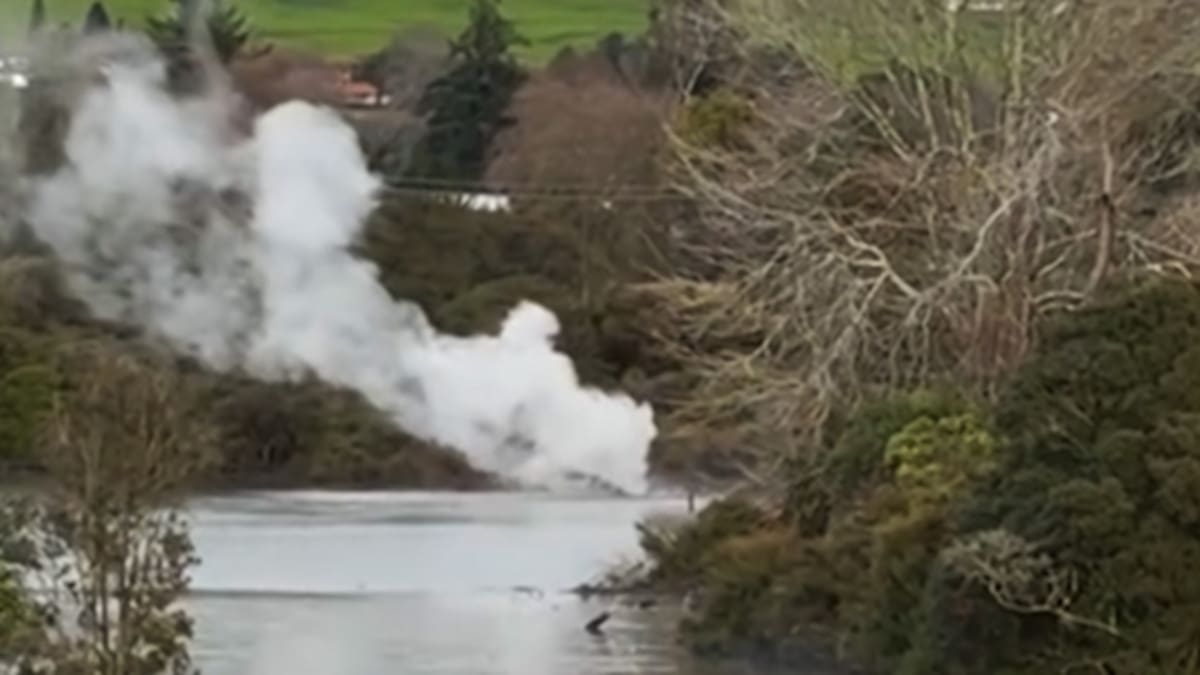 Small eruption captured on film Rotorua Golf Club hours after severe quake hit