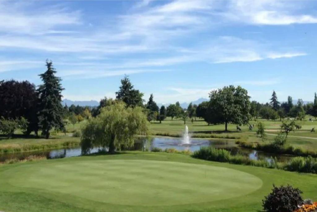 South Surrey golf course hosts fundraiser to move eagle, osprey nests