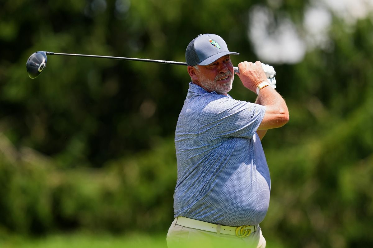 Clarke amongst the leaders at Boeing Classic