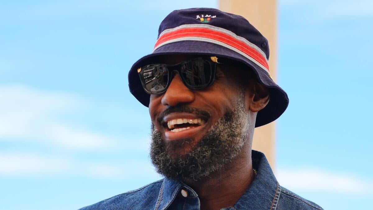 LeBron James launches YouTube golf channel with Cavaliers reunion in Scotland