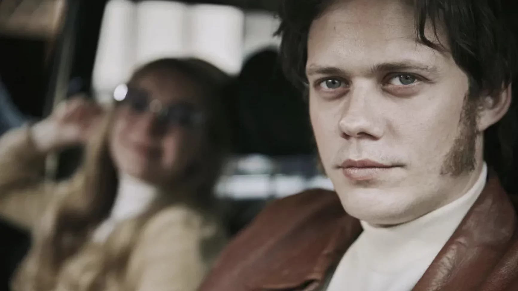 Íme Bill Skarsgård alig ismert netflixes mini-krimisorozata, ami több mint tökéletes