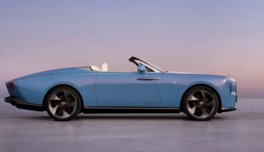 Végtelenül hosszú, de csak 2 személyes a legújabb überluxus Rolls-Royce