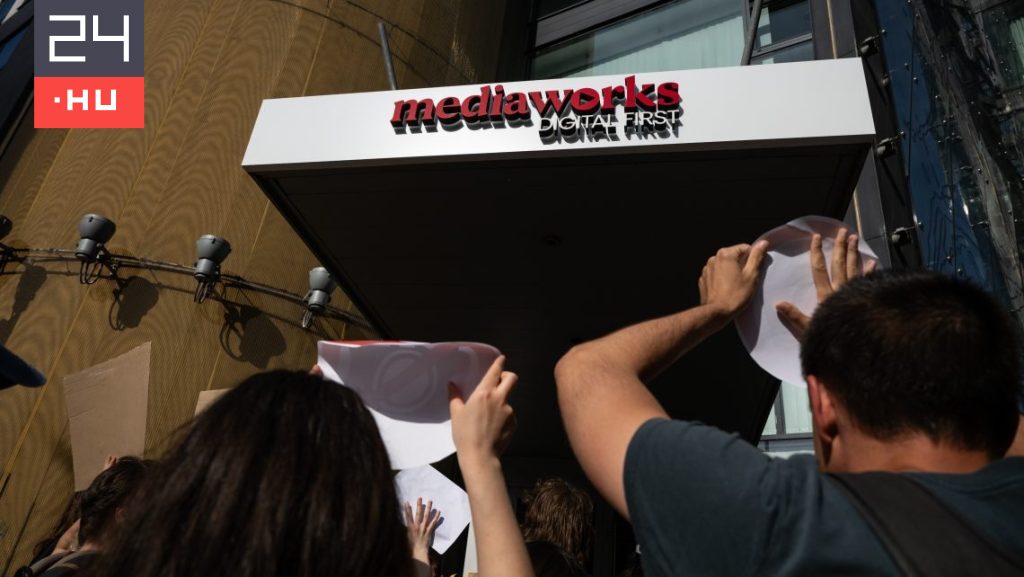 A Mediaworks bejelentette, hogy a Magyar Nemzet és 12 megyei újság hetilappá alakul