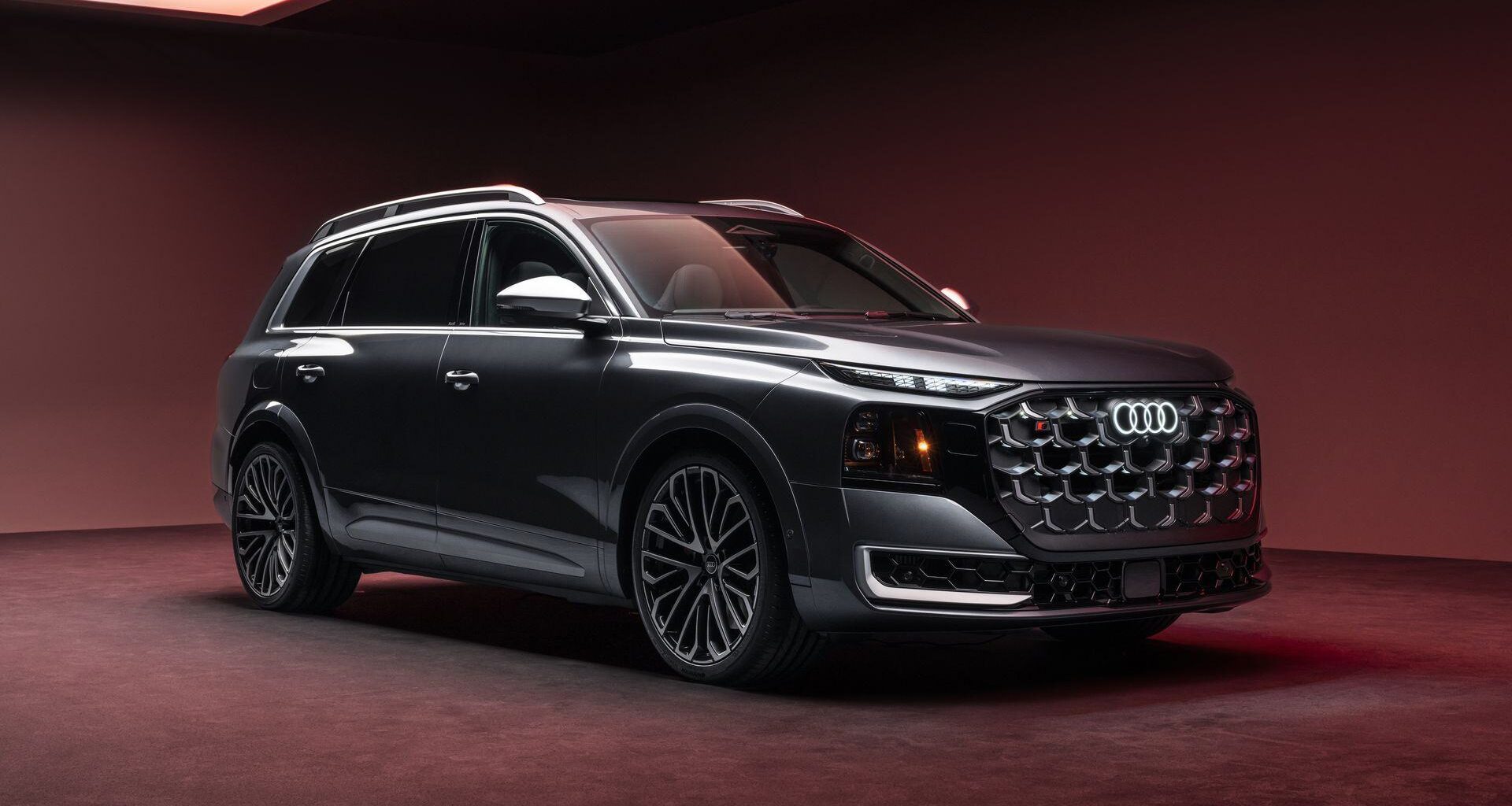 Audi SQ9 on-location