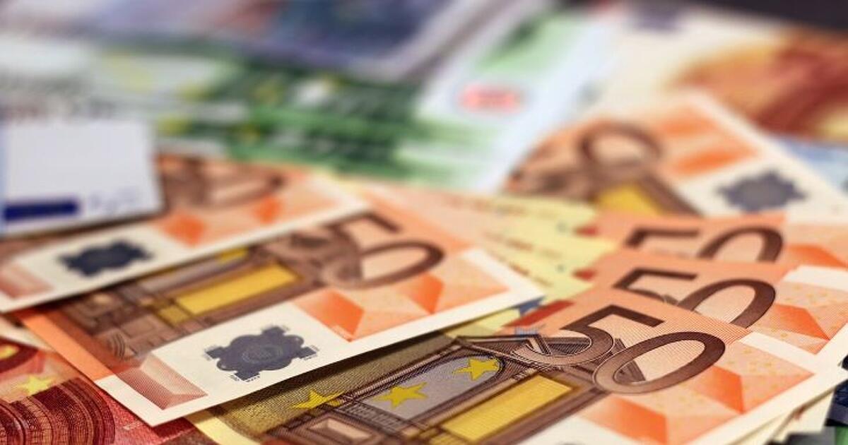A magyar tőzsde lefelé csorog, Európa felfelé pislog