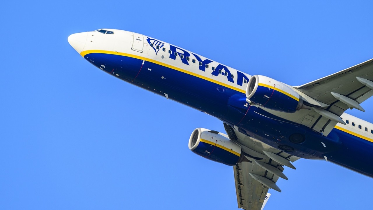 Áll a bál a Ryanair-nél: kirúgta pilótáját a légitársaság, miután több pihenőt adott a személyzetnek