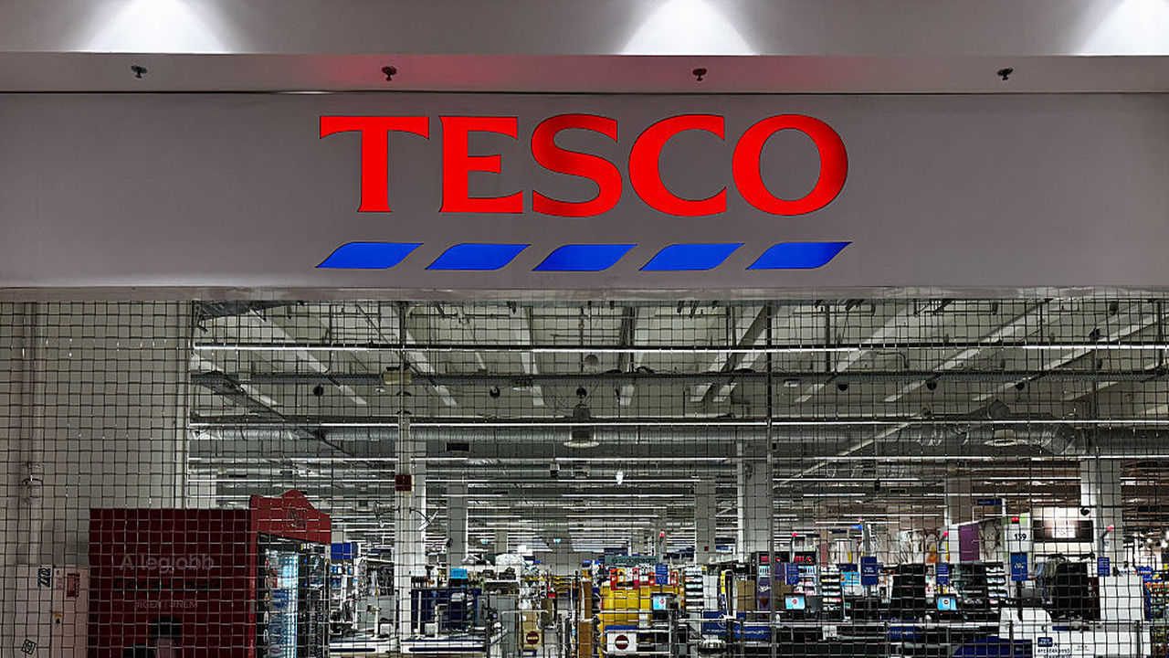 Kivonul a Tesco Magyarországról? - 22 ezer dolgozó lehet érintett