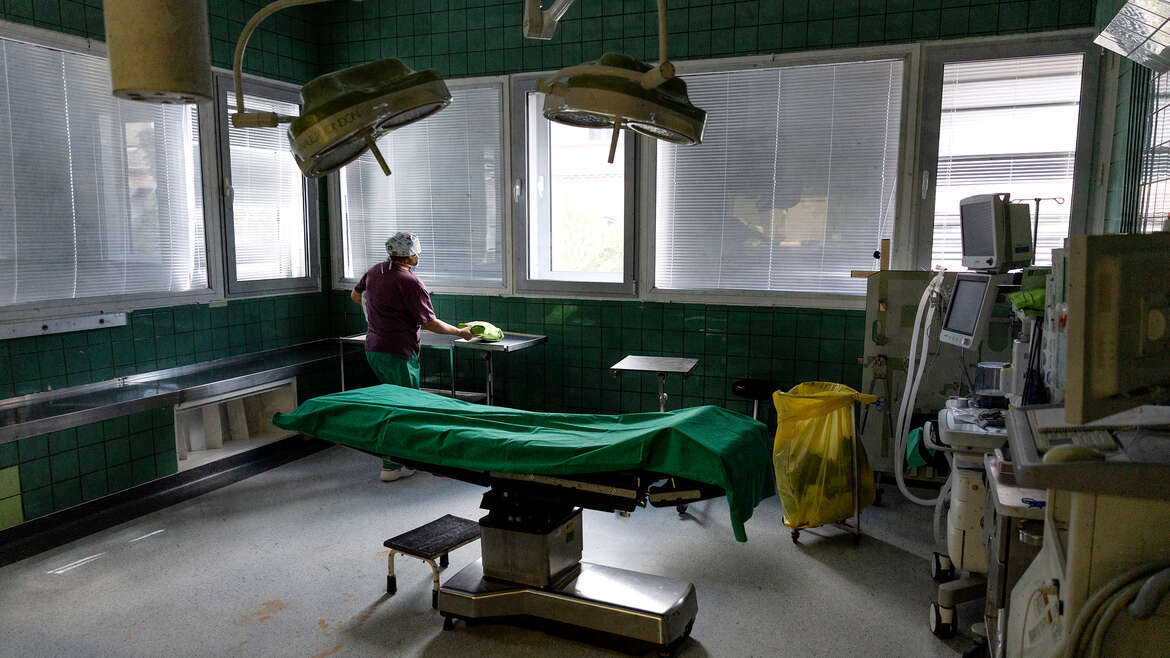 Elmaradt műtétek, rosszul lett betegek: Kiderült a kórházi klímák valós állapota az OKFŐ dokumentumaiból