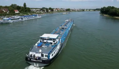 Kettéválhat a Rajna, megbénulhat a hajózás Európa egyik legfontosabb vízi útján