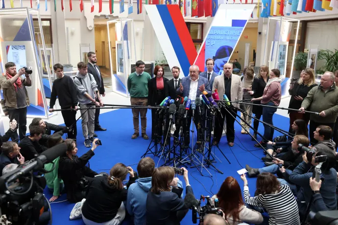 Borisz Nagyezsgyin sajtótájékoztatója Moszkvában 2024. február 8-án, miután a Központi Választási Bizottság az aláírási ívek pontatlanságaira hivatkozva eltiltotta az elnökválasztáson való indulástól – Fotó: Contributor / Getty Images