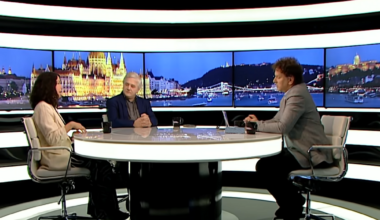 Index - Belföld - Nagy Attila Tibor: Furcsa, hogy a volt miniszterelnök az önkényuralom tombolása közben jókat nyaral