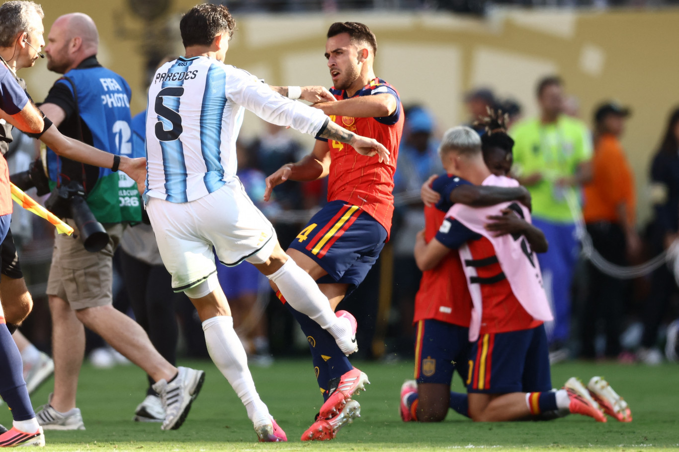 Itt a büntetés a vébédöntő utáni argentin agresszióért: Paredes 10, Molina 7 meccses eltiltást kapott