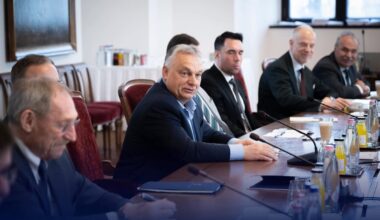 Arccal a kassza felé: Orbánék a választási vereségre készülve titokban felgyorsították a kifizetéseket - | hvg.hu