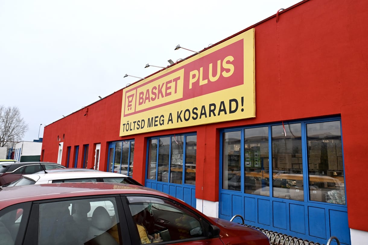 Gazdaság: Be is zárt a budapesti orosz szuperdiszkont, a Basket Plus