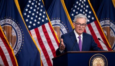 Investors see risks for market as Powell walks tightrope