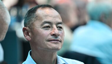 Management issue must be 'bottomed out'