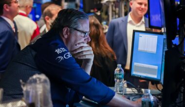 Wall Street closes down as investors brace for Powell's speech