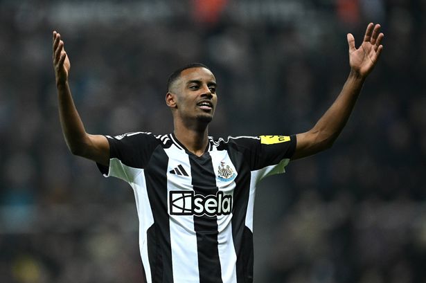 Alexander Isak is desperate to join Liverpool 